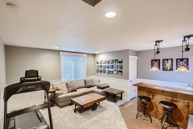 Building Photo - Long Realty & Property Management - Wonderfully Located Townhome in Great Neighborhood