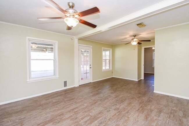 Building Photo - 7418 Jalna St