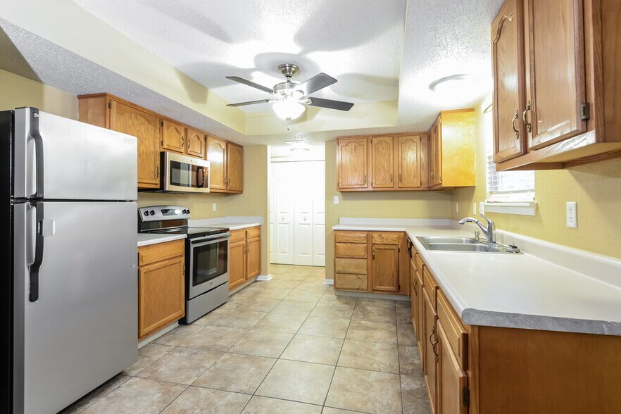 Building Photo - 5821 Dollar Forge Dr