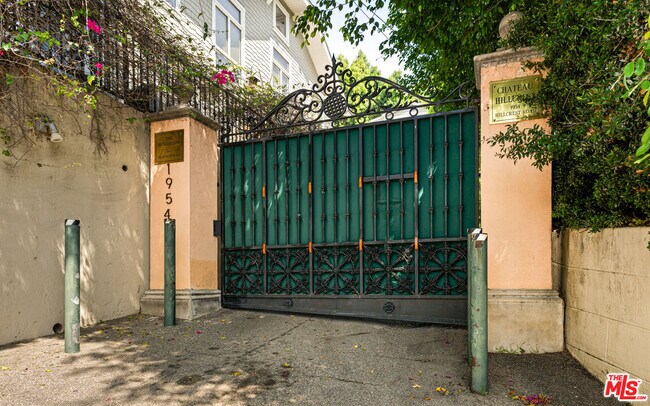 Building Photo - 1954 Hillcrest Rd