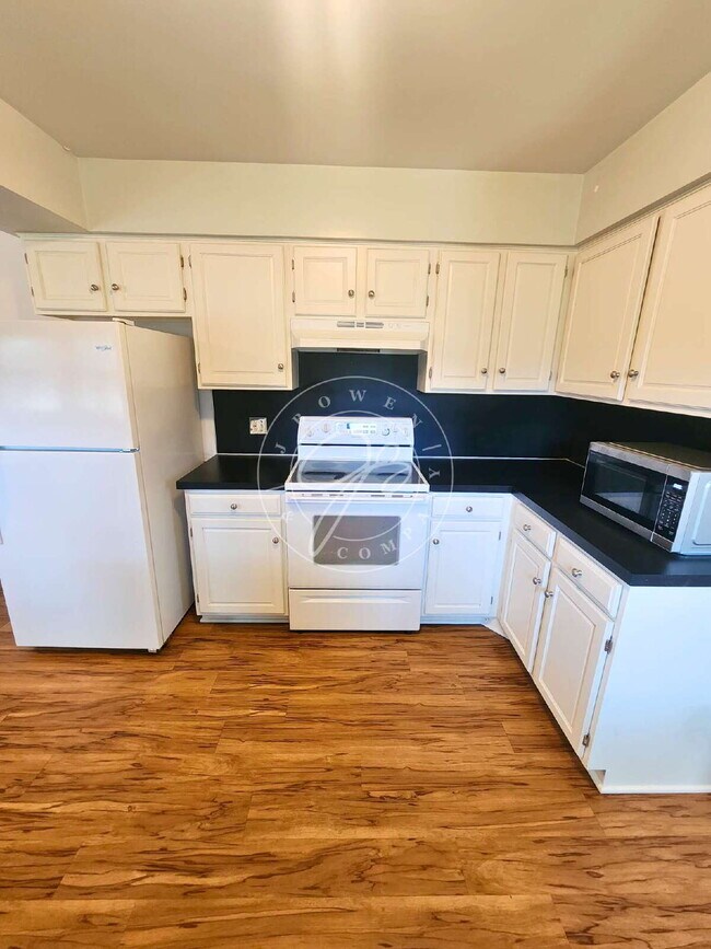 Building Photo - Sylvania Schools! Charming 3-Bedroom Ranch with Attached Garage & First-Floor Laundry