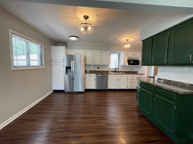 Building Photo - 16819 Forest View Dr