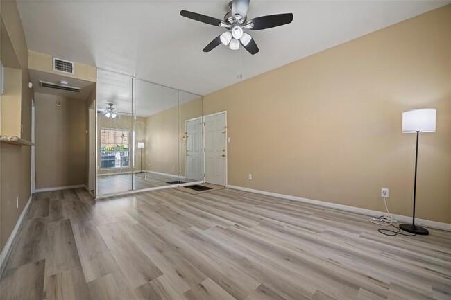 Building Photo - 2626 Holly Hall St