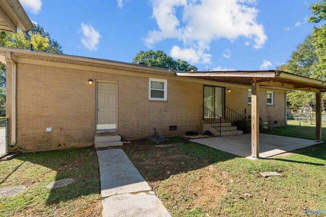 Building Photo - 1007 Heard Ct SE