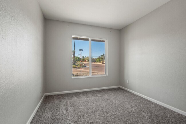 Building Photo - 15237 North 21st St