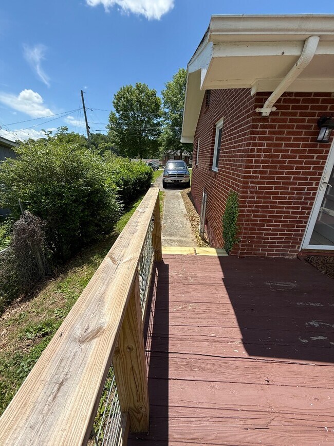 Building Photo - 275 Bellmeade Dr