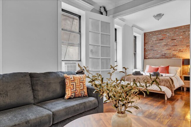Primary Photo - 346 E 18th St
