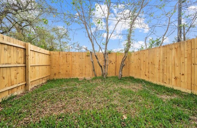 Building Photo - 8715 Bertwood St