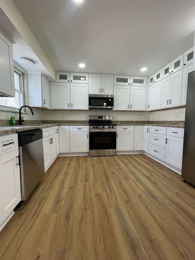 Building Photo - Charming Remodeled 3BR Home with Modern Finishes and Spacious Fenced in Yard