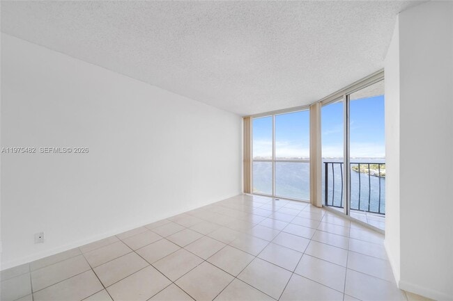 Building Photo - 7601 E Treasure Dr