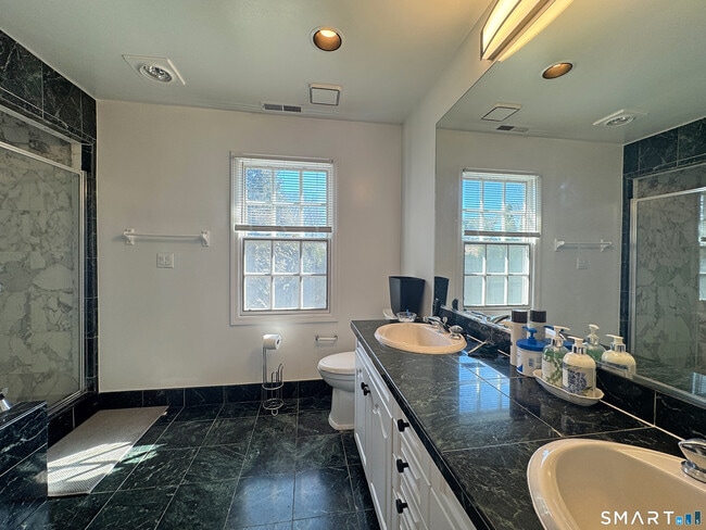 Building Photo - 28 Home Pl