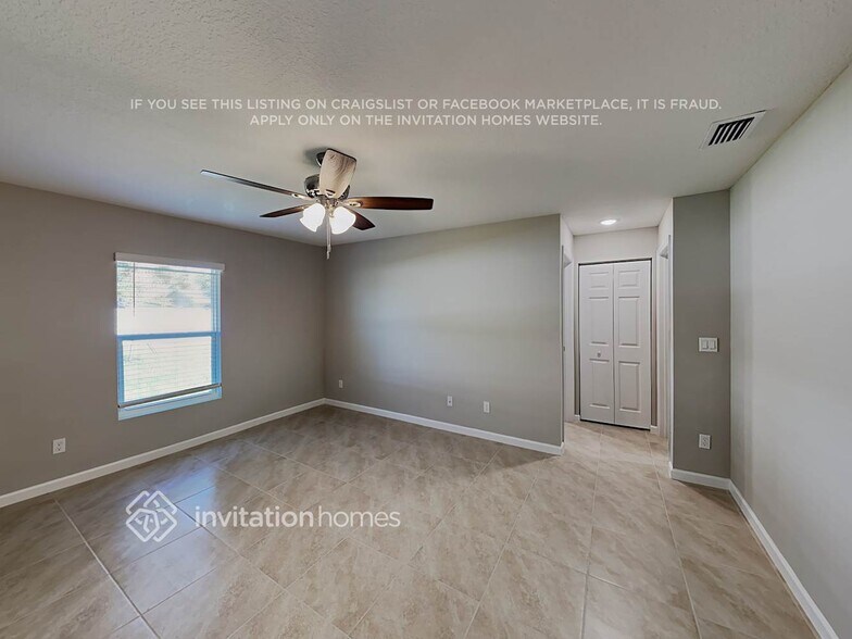 Building Photo - 373 NW Avens St