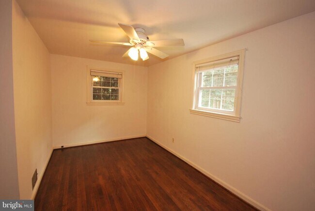 Building Photo - 10720 Tenbrook Dr