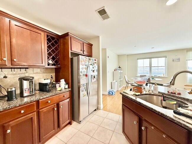 Building Photo - 120 Wyllis Ave