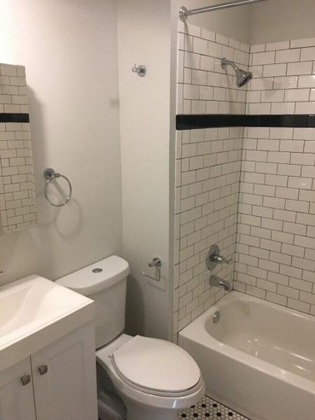 Building Photo - 1131