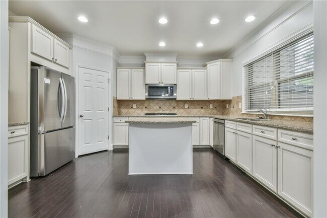 Building Photo - 1518 Woodbridge Way NE
