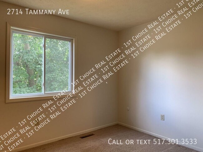 Building Photo - Spacious 3-BDR 1.5-BTH Duplex w/ Garage & ...