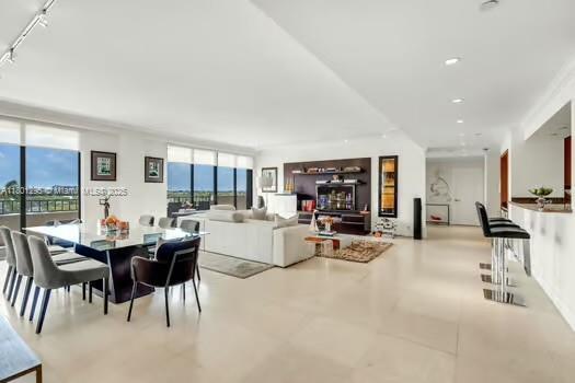 Building Photo - 151 Crandon Blvd
