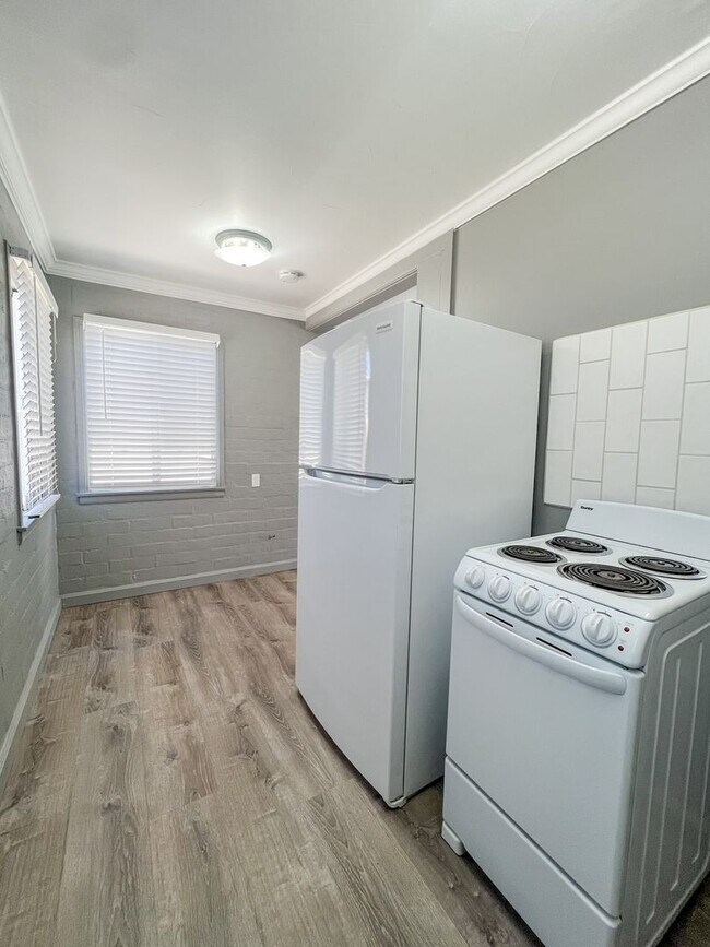 Building Photo - One of The Best One Bedroom Apartment in Town