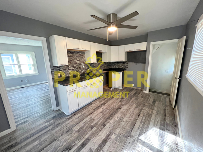 Building Photo - 4 bedrooms 1 bathrooms house for rent