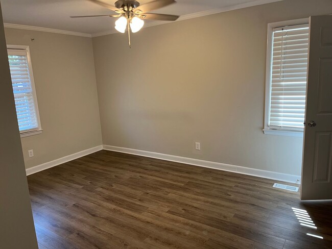 Building Photo - Spacious 3BR Home – Centrally Located | St...