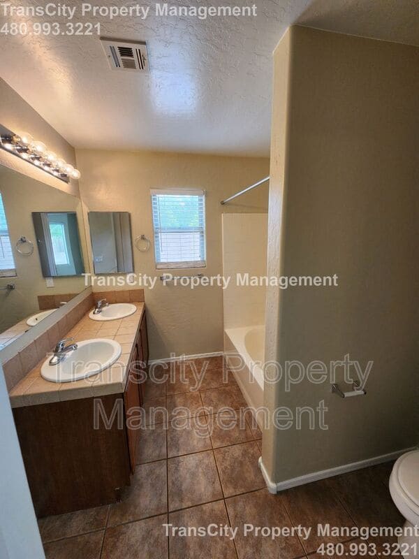 Building Photo - 4189 S Rim Rd