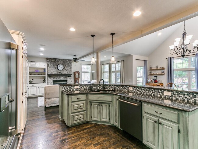 Building Photo - This stunning 4-bedroom, 3.5-bathroom home...