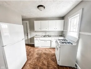 Building Photo - 2 bedroom 1 bath home