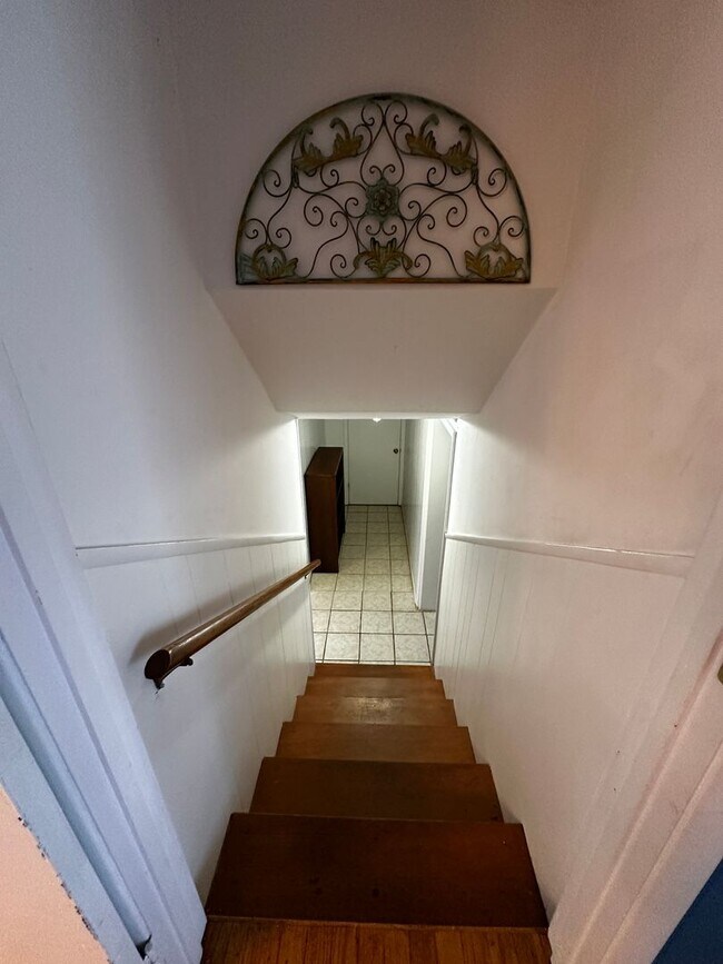 Building Photo - Partially furnished 3 bed/ 1.5 bath - Morristown, TN