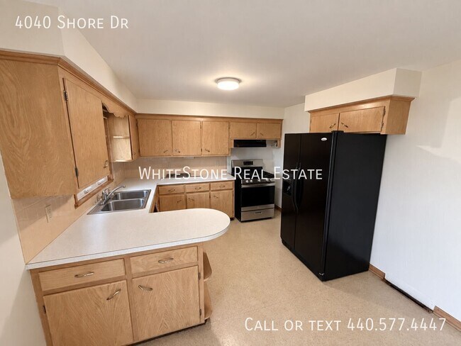 Building Photo - 4040 Shore Dr