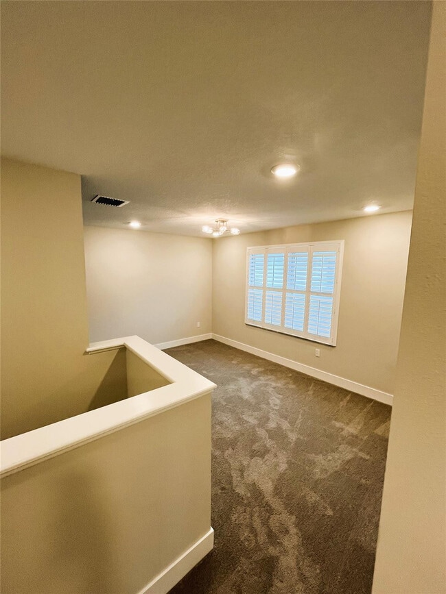 Building Photo - 226 Preserve Trl S