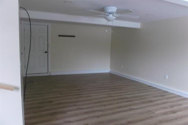 Building Photo - 104 Maple Park