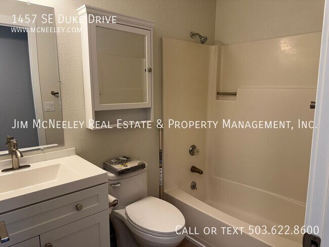 Building Photo - 1457 SE Duke Dr