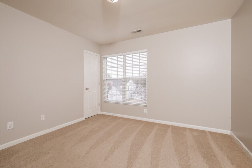 Building Photo - 2007 Gushing Dr