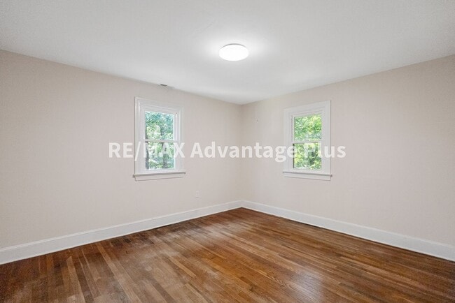 Building Photo - 1508 Noblin Dr