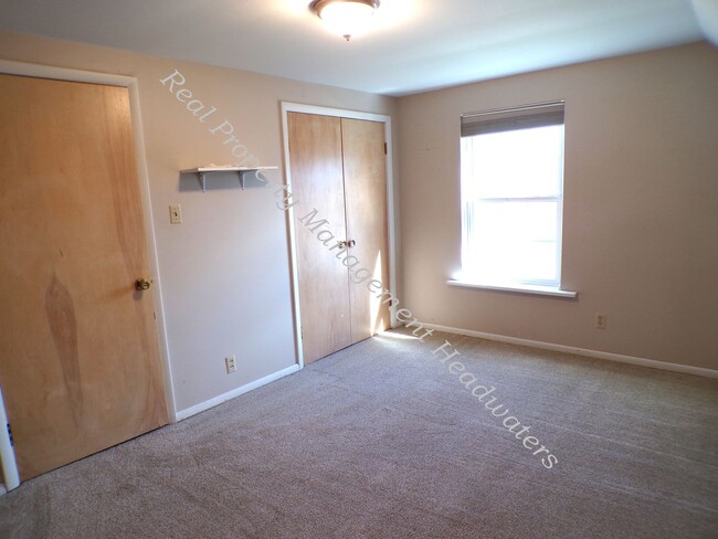Building Photo - House For Rent