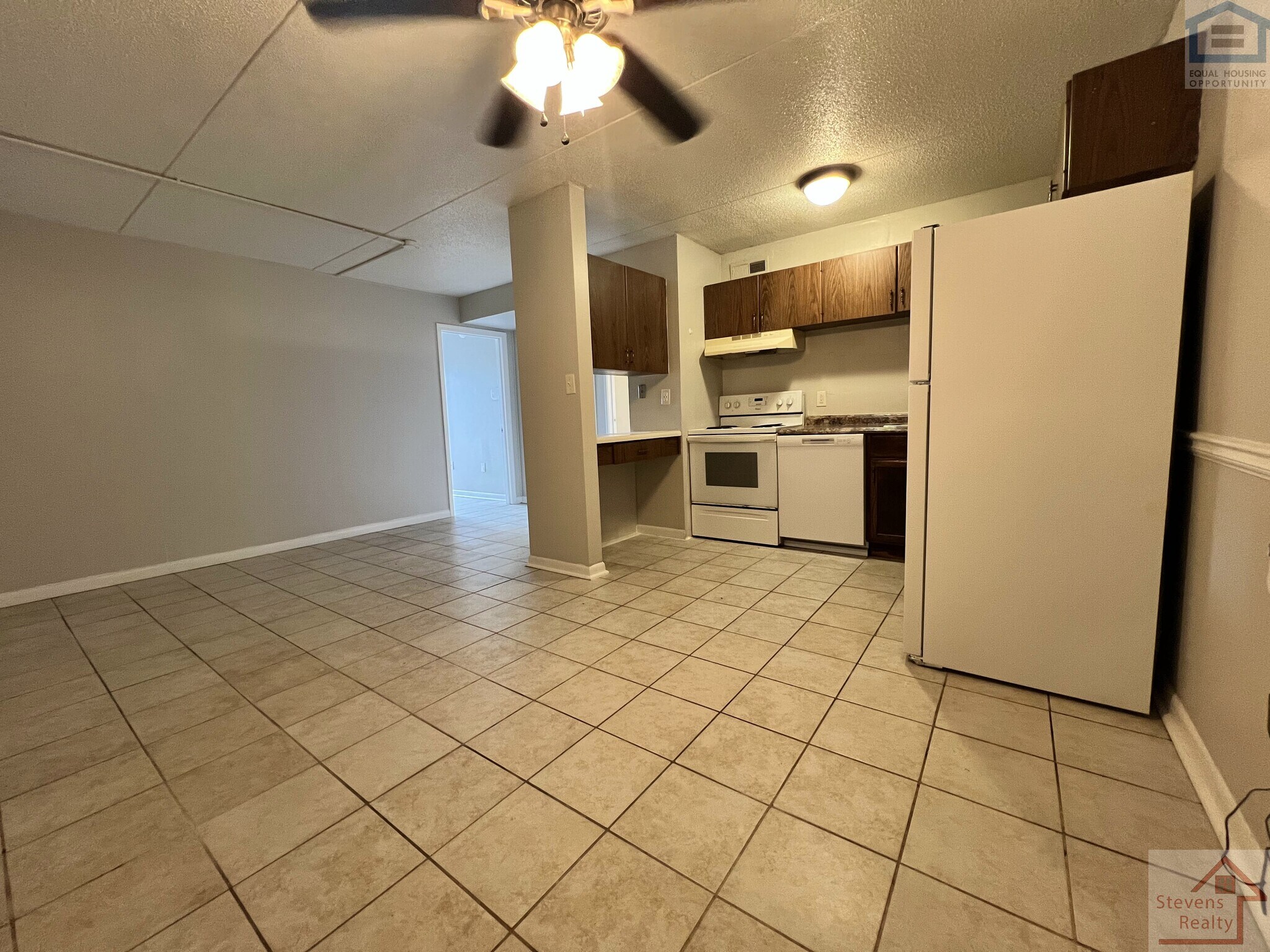Building Photo - 915 S Seminole Dr