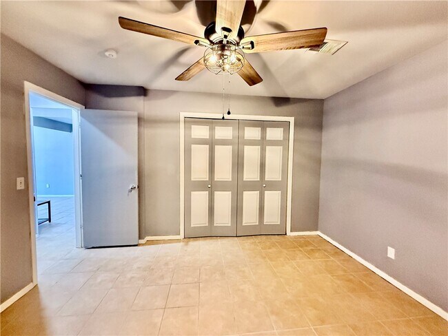 Building Photo - 20 Annette Ln