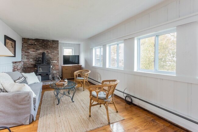 Building Photo - 43 Bayview Rd