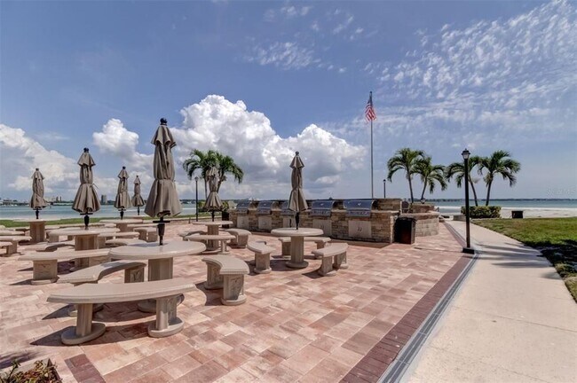 Building Photo - 845 S Gulfview Blvd