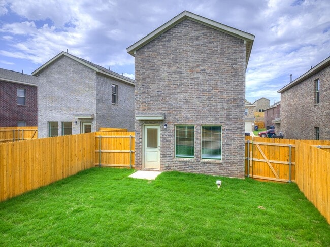Building Photo - Brand New Home + Edmond Schools + 4 bedroo...