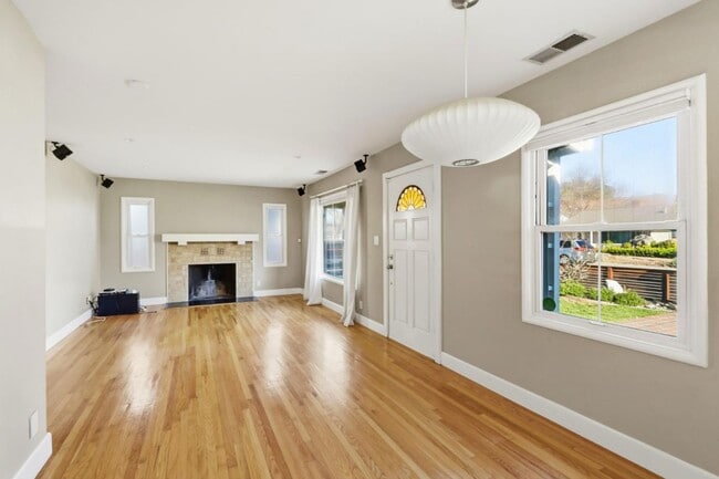 Building Photo - 954 Sunlite Dr