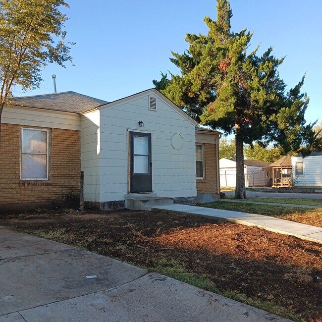 Primary Photo - 1405 SW 12th Ave