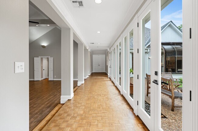 Building Photo - 230 Lakeside Blvd
