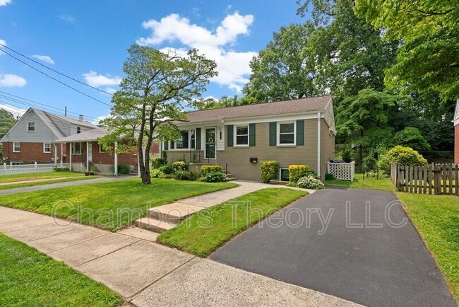 Building Photo - 3904 Lantern Dr