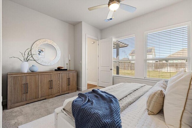 Building Photo - 908 Knowles Dr