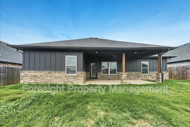 Building Photo - 2902 Orchid Dr