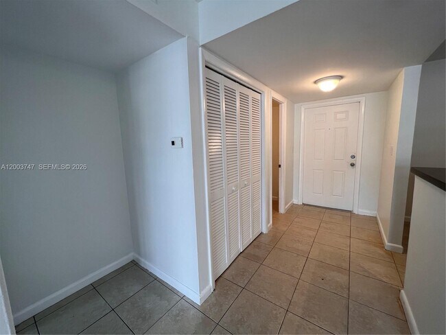 Building Photo - 15221 NE 6th Ave