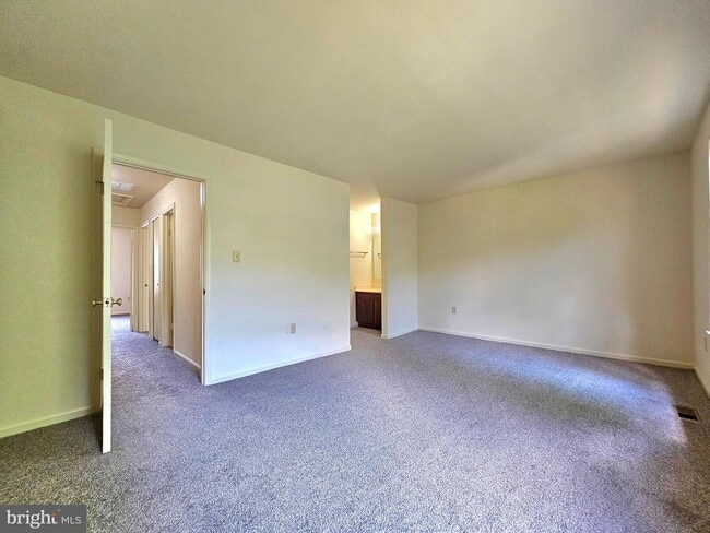 Building Photo - 4719 Gainsborough Dr