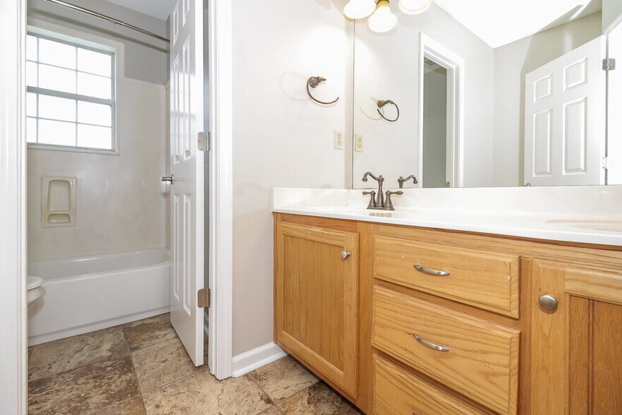 Building Photo - 15 Austin Cir